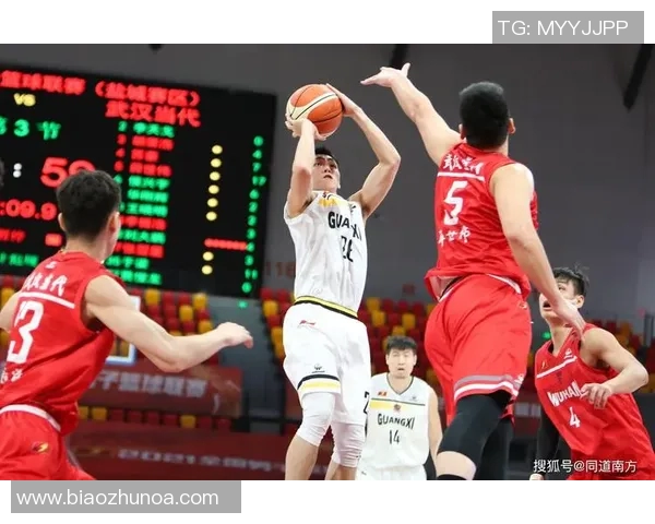 广西威壮迎战武汉当代全力争胜展现足球魅力与激情对决