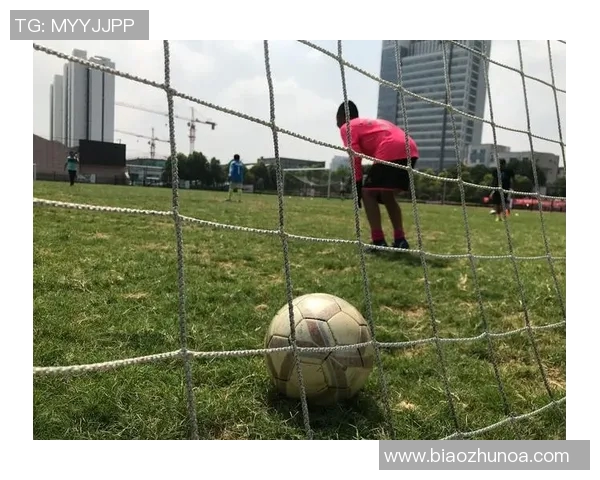 天山雪豹迎战上海申鑫决战绿茵场展现足球激情与实力对决